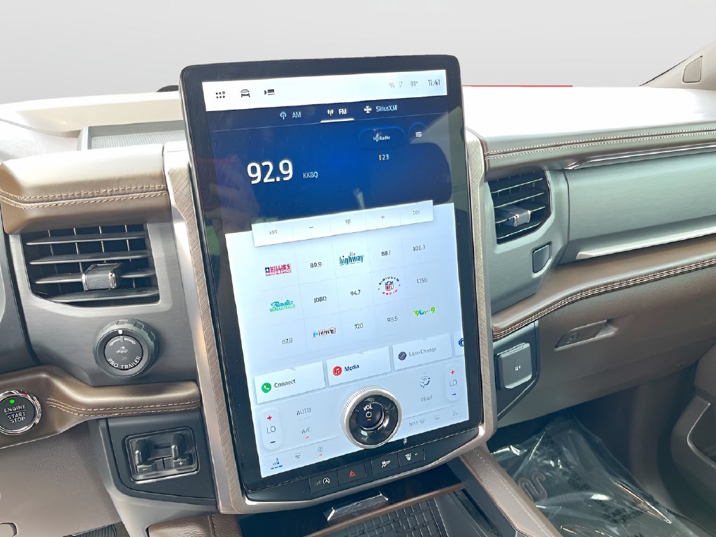 2024 Ford Expedition photo 15 of 37