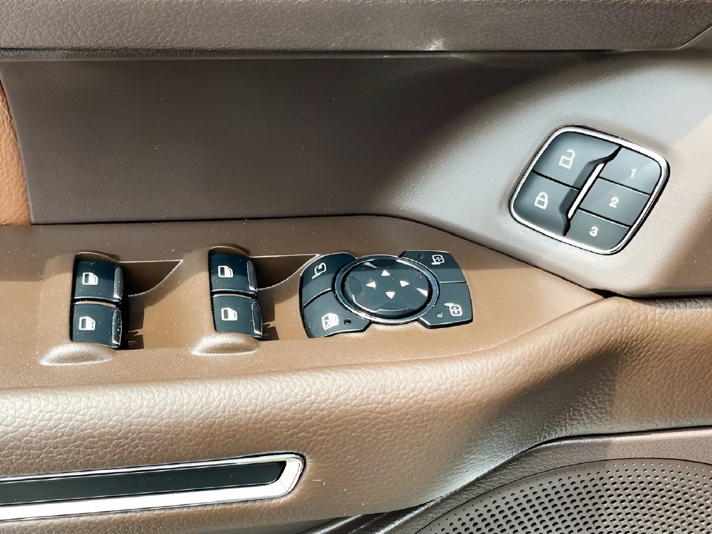 2024 Ford Expedition photo 18 of 37