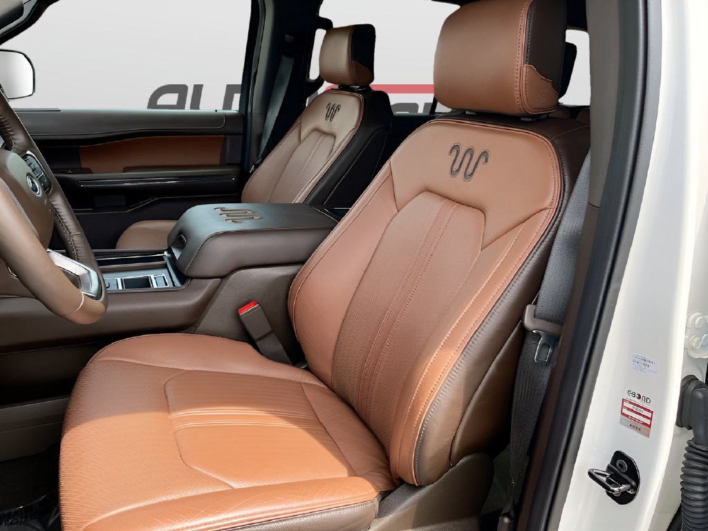 2024 Ford Expedition photo 22 of 37