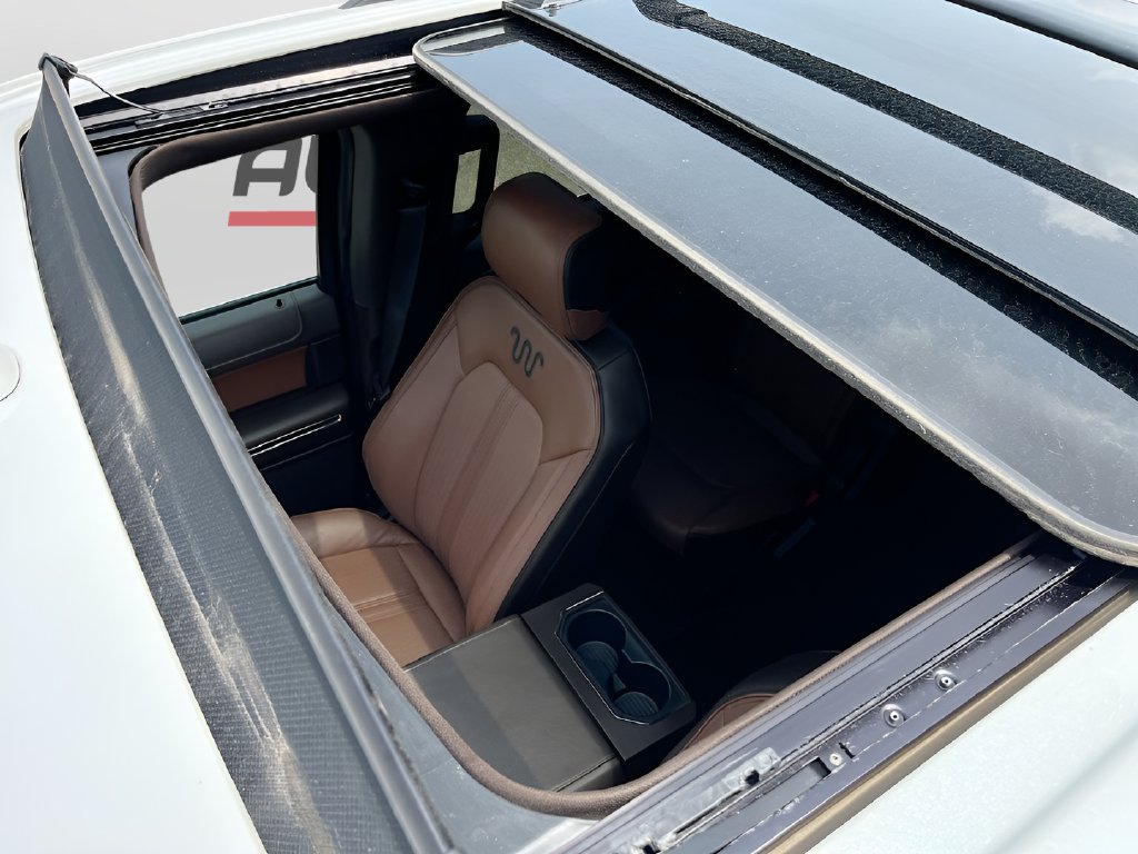 2024 Ford Expedition photo 23 of 37