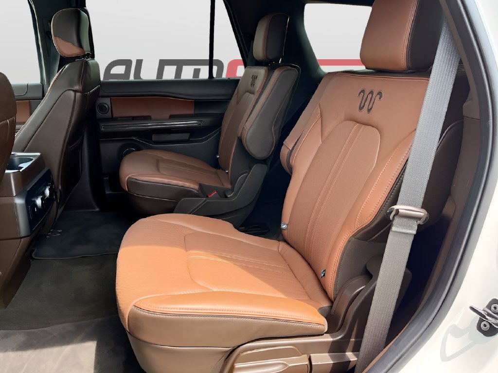 2024 Ford Expedition photo 26 of 37