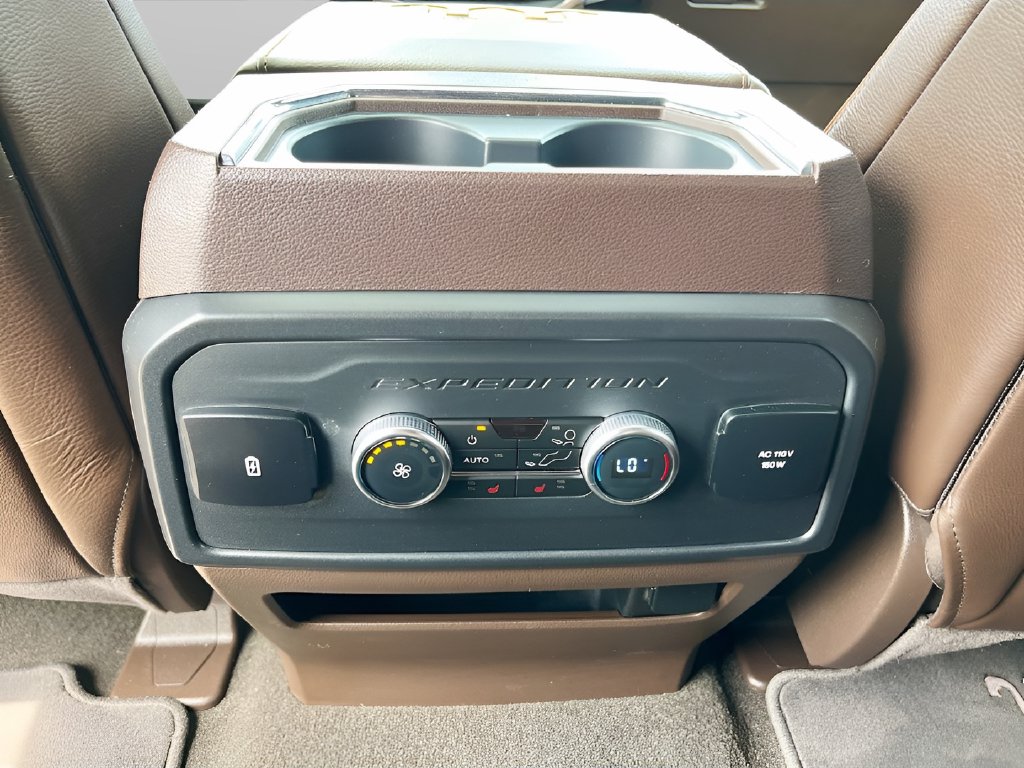 2024 Ford Expedition photo 27 of 37
