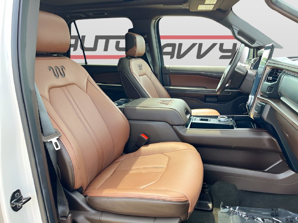 2024 Ford Expedition photo 31 of 37