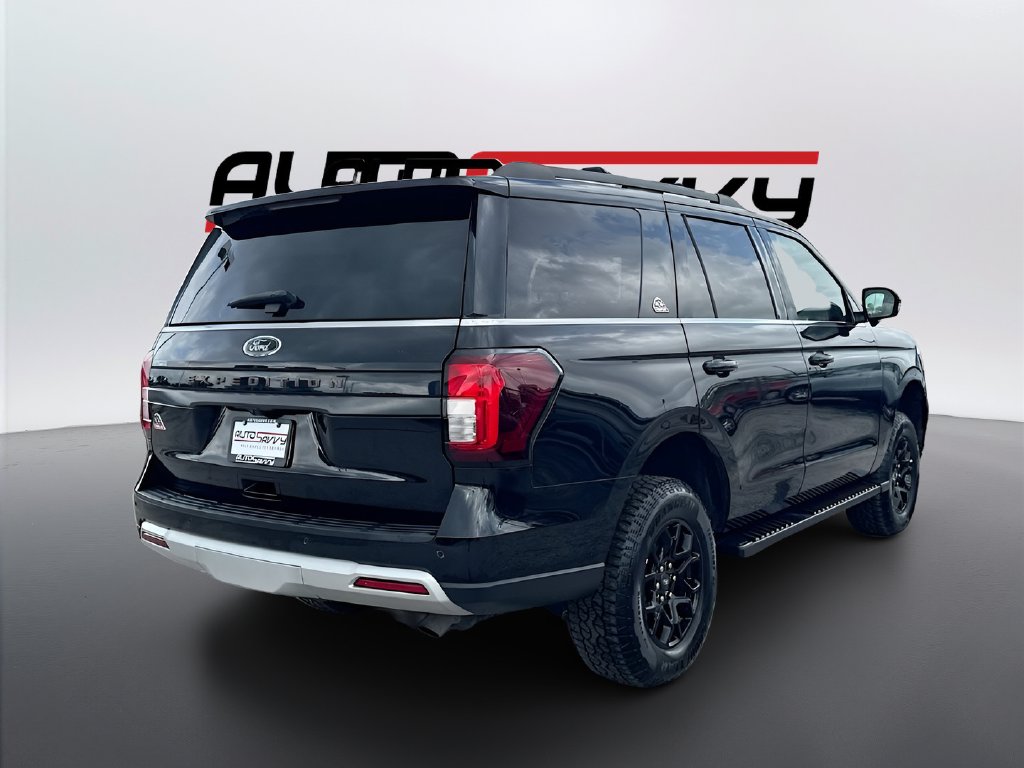 2022 Ford Expedition photo 7 of 35