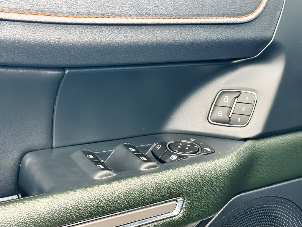2022 Ford Expedition photo 18 of 35