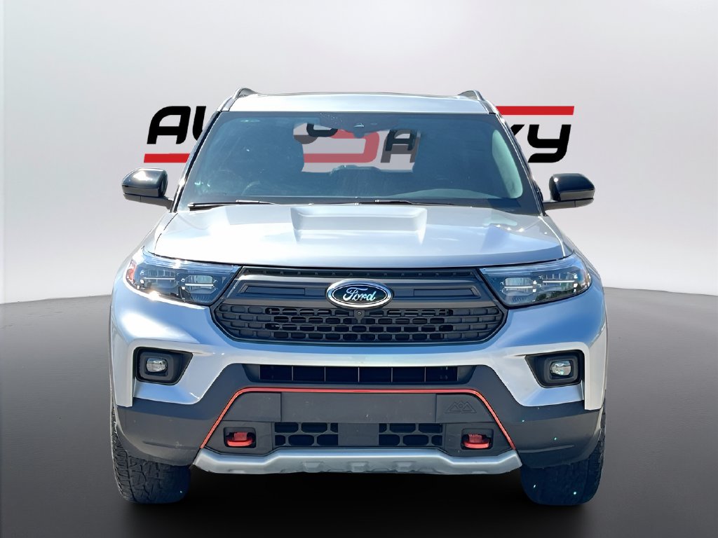 2024 Ford Explorer photo 2 of 36