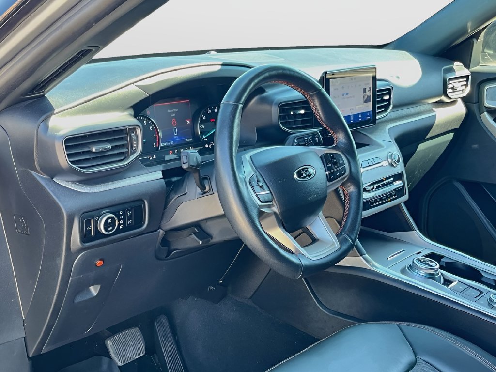 2024 Ford Explorer photo 9 of 36