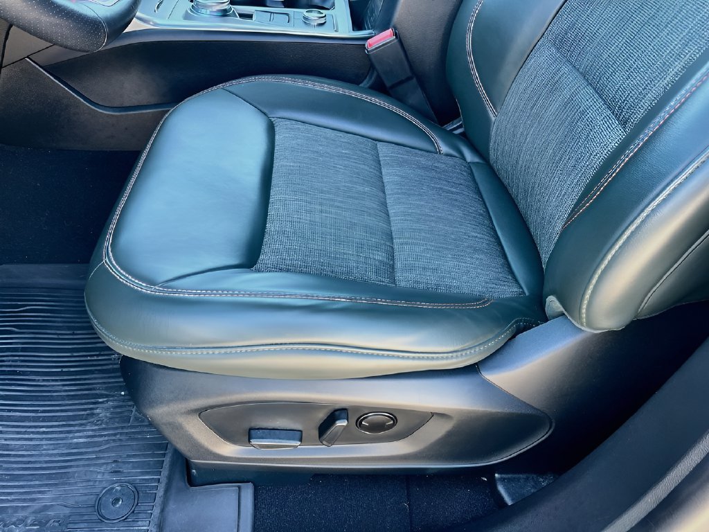 2024 Ford Explorer photo 20 of 36