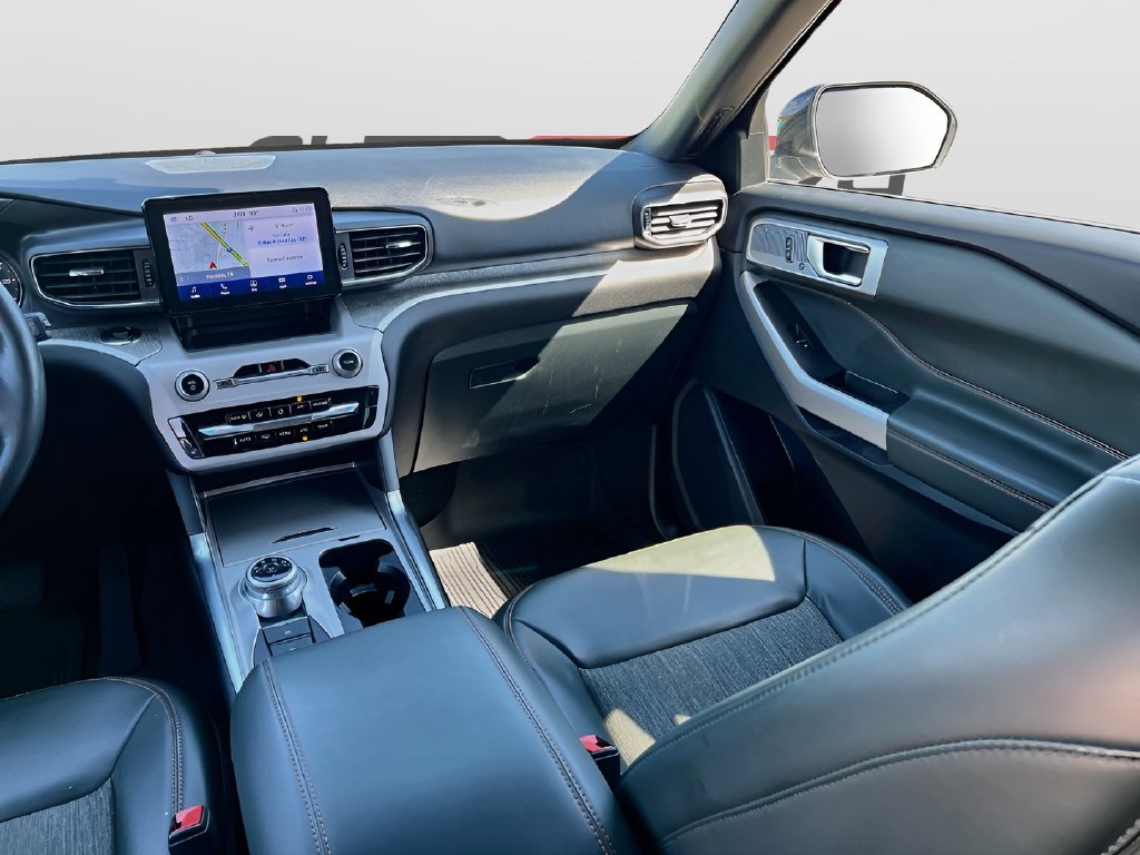 2024 Ford Explorer photo 25 of 36