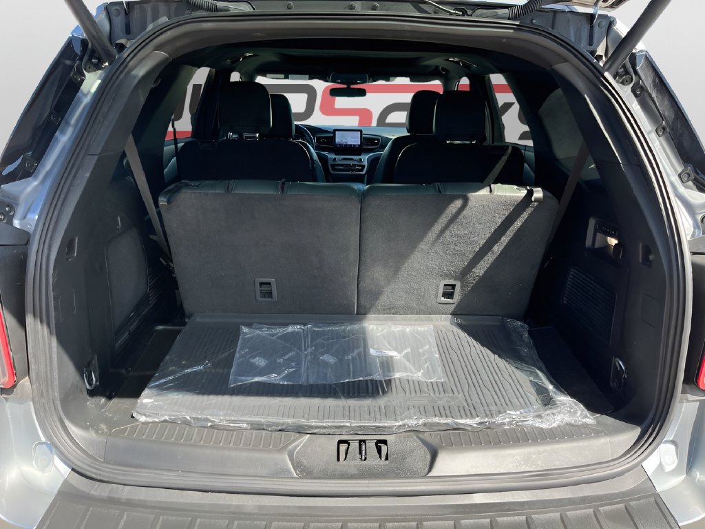 2024 Ford Explorer photo 28 of 36