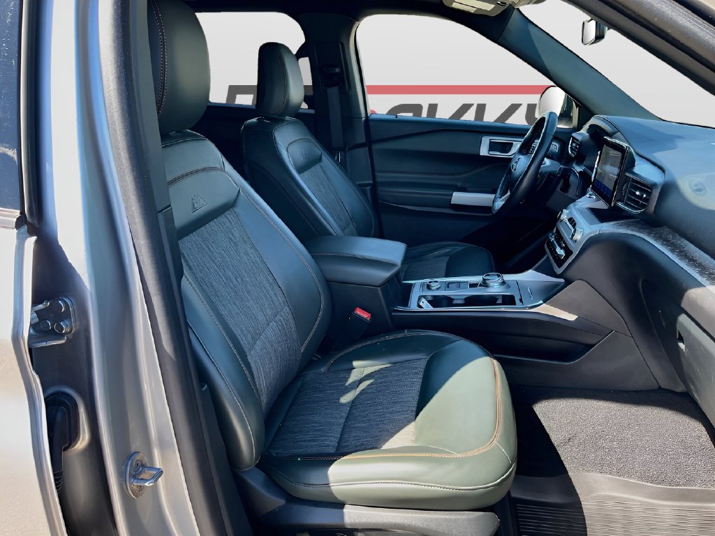 2024 Ford Explorer photo 31 of 36