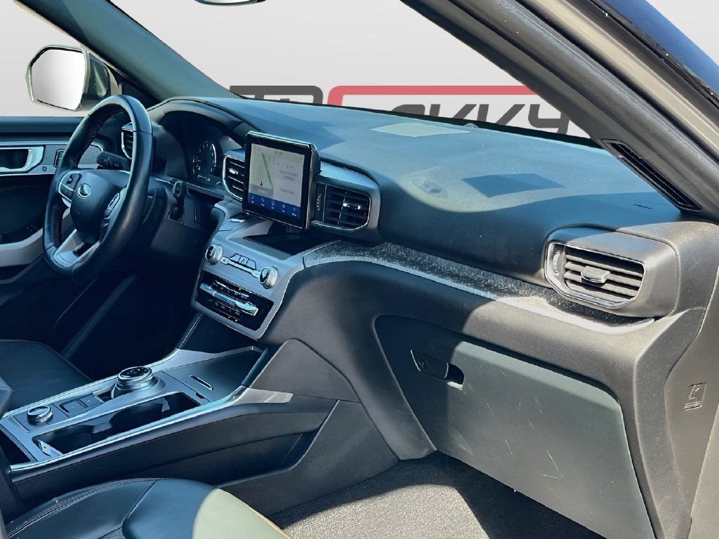 2024 Ford Explorer photo 32 of 36