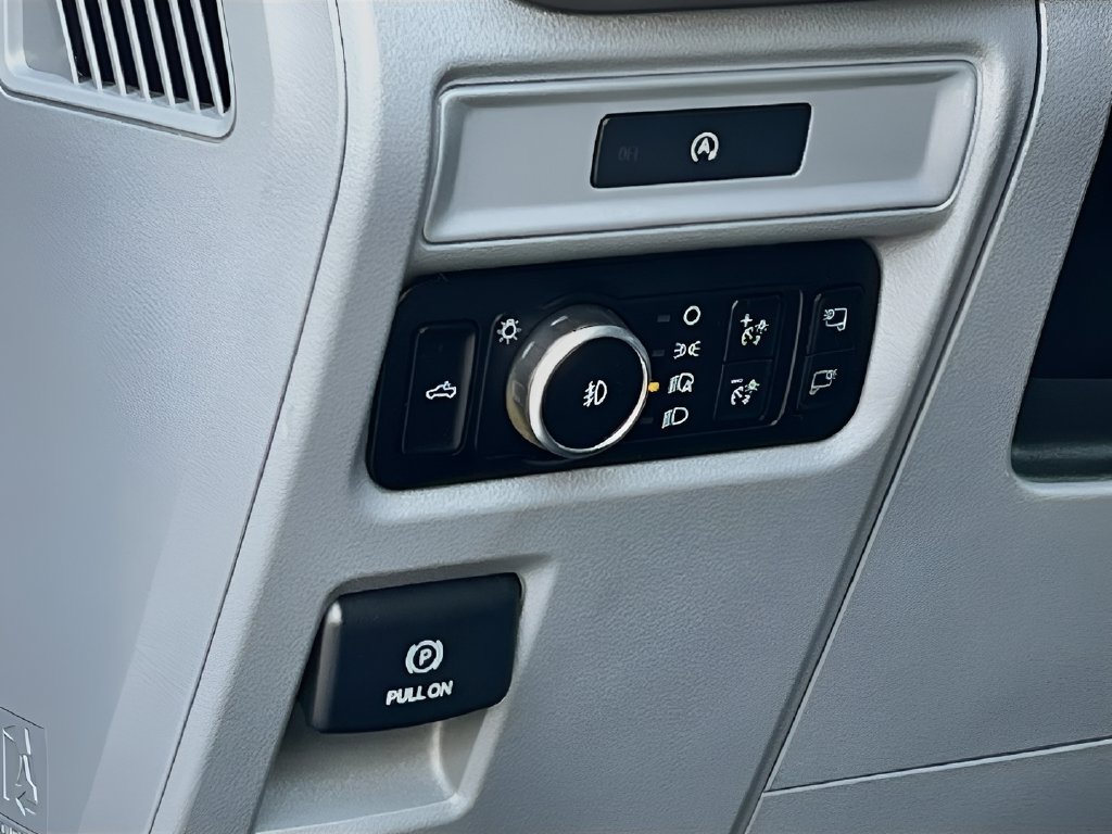 2025 Ford F-150 photo 10 of 32