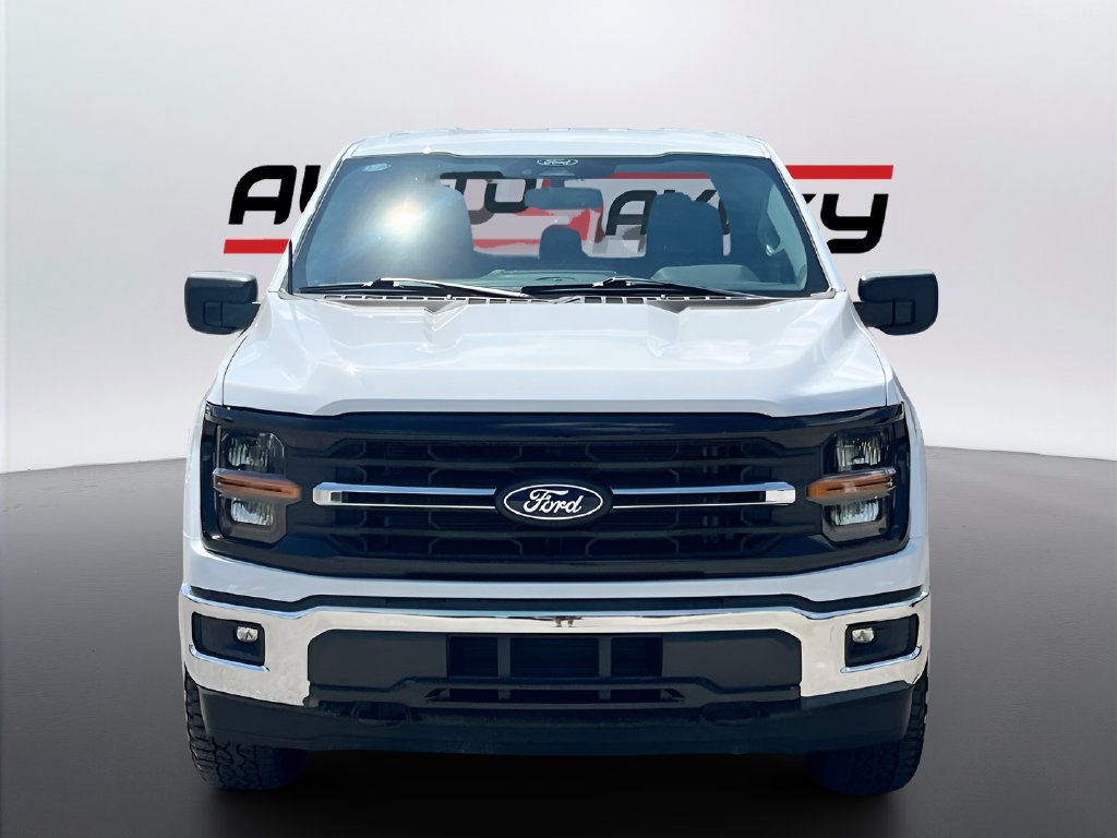 2024 Ford F-150 photo 2 of 31