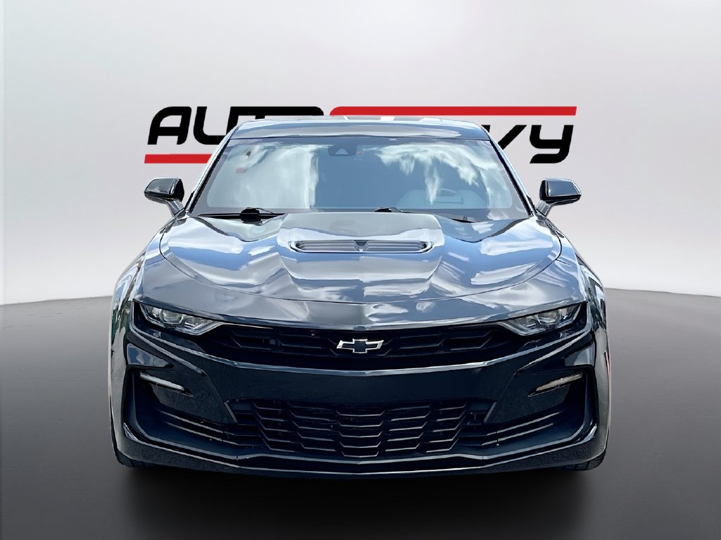 2023 Chevrolet Camaro photo 2 of 33