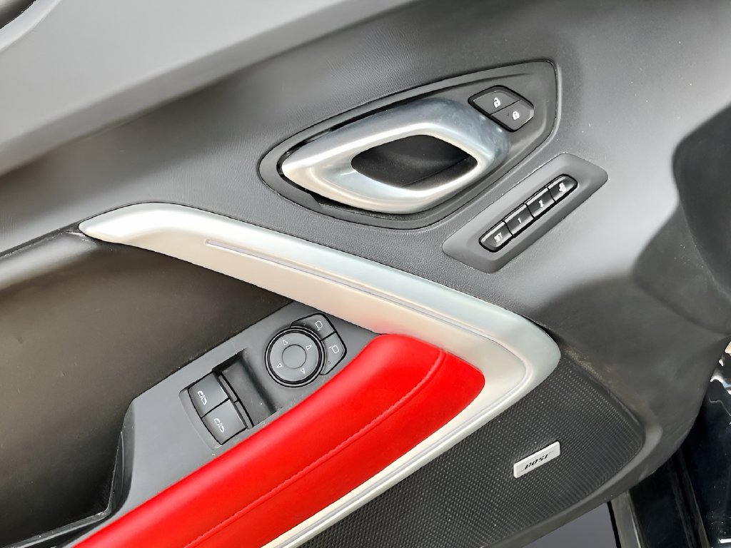 2023 Chevrolet Camaro photo 17 of 33