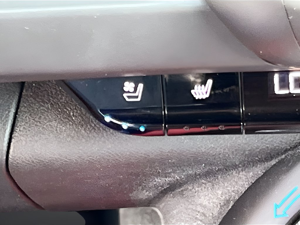 2023 Chevrolet Camaro photo 20 of 33