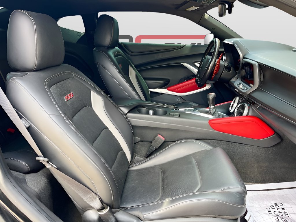 2023 Chevrolet Camaro photo 28 of 33