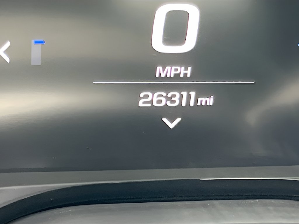 2023 Chevrolet Camaro photo 12 of 31