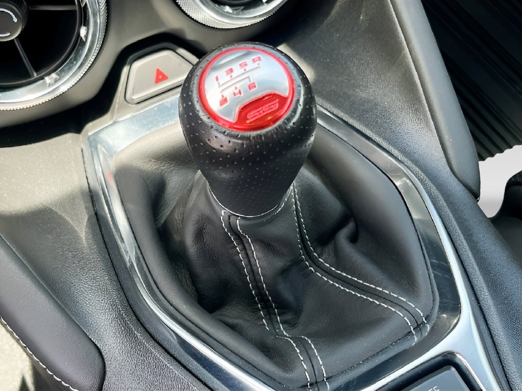 2023 Chevrolet Camaro photo 16 of 31