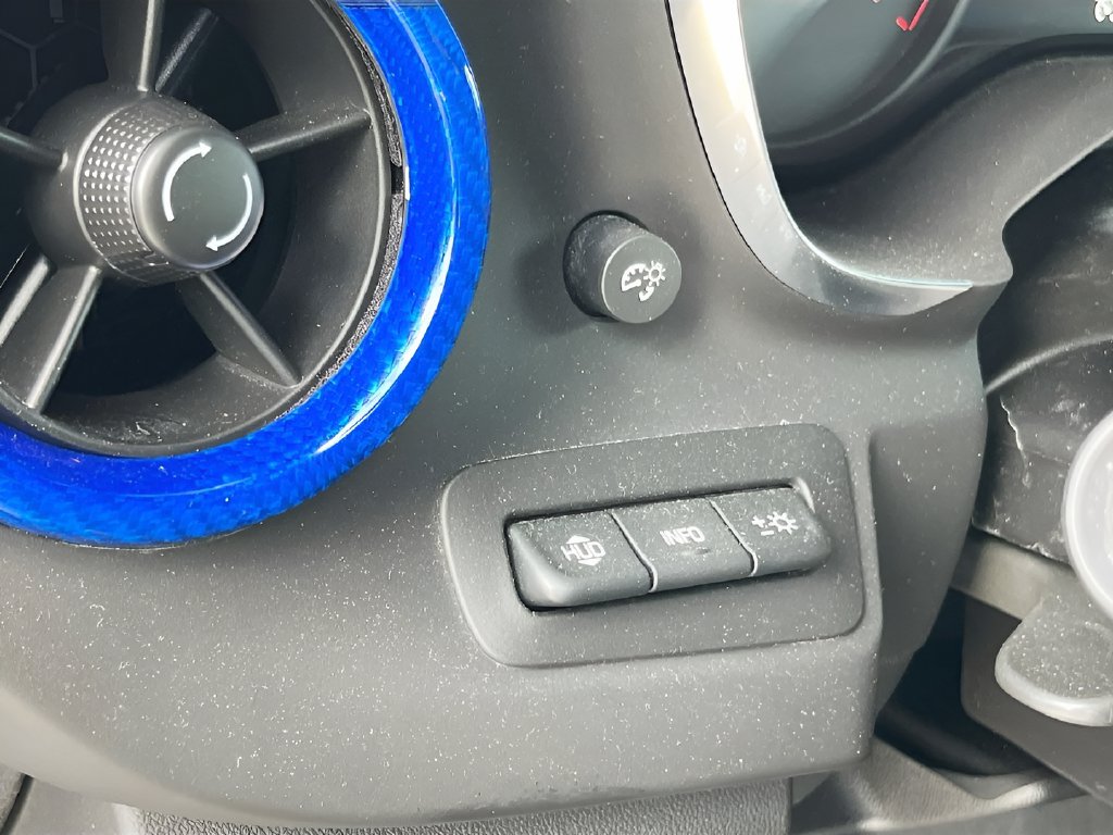 2019 Chevrolet Camaro photo 10 of 34