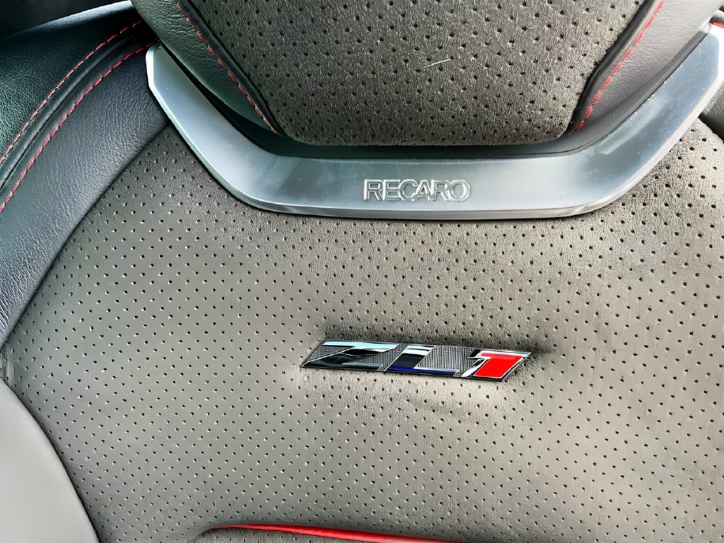 2019 Chevrolet Camaro photo 33 of 34