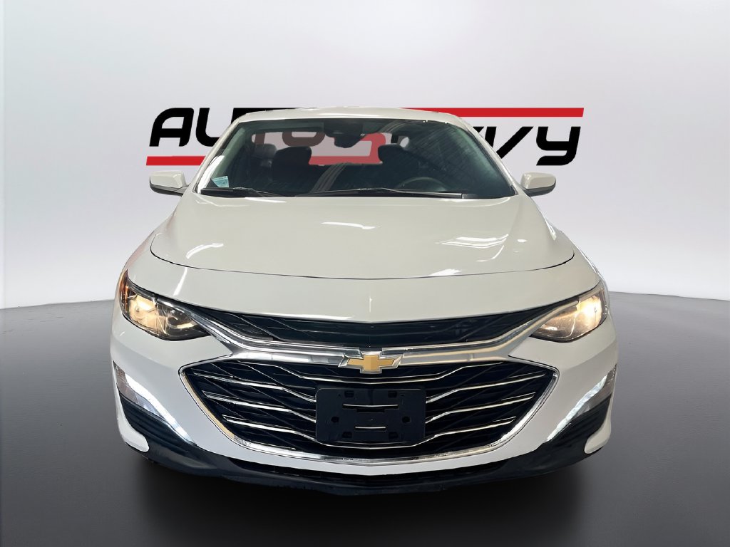 Used 2025 Summit White Chevrolet LT image 2