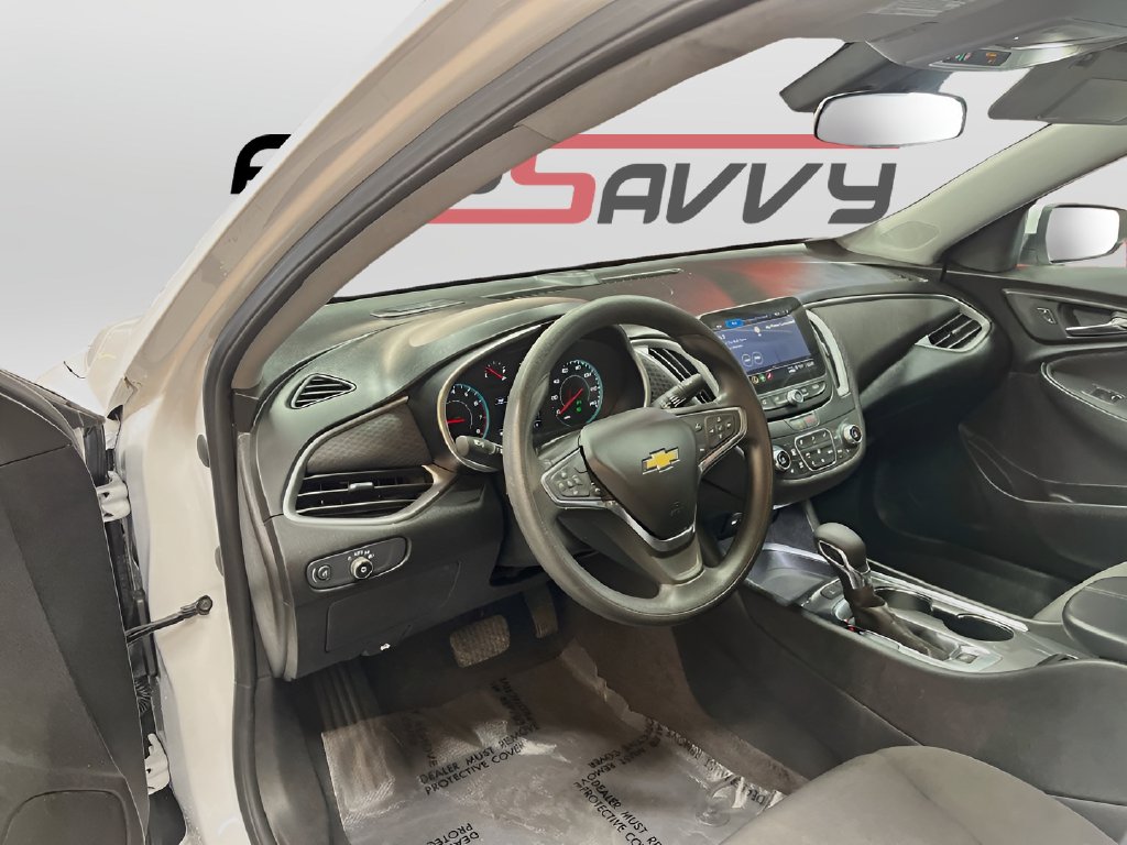 Used 2025 Summit White Chevrolet LT image 9