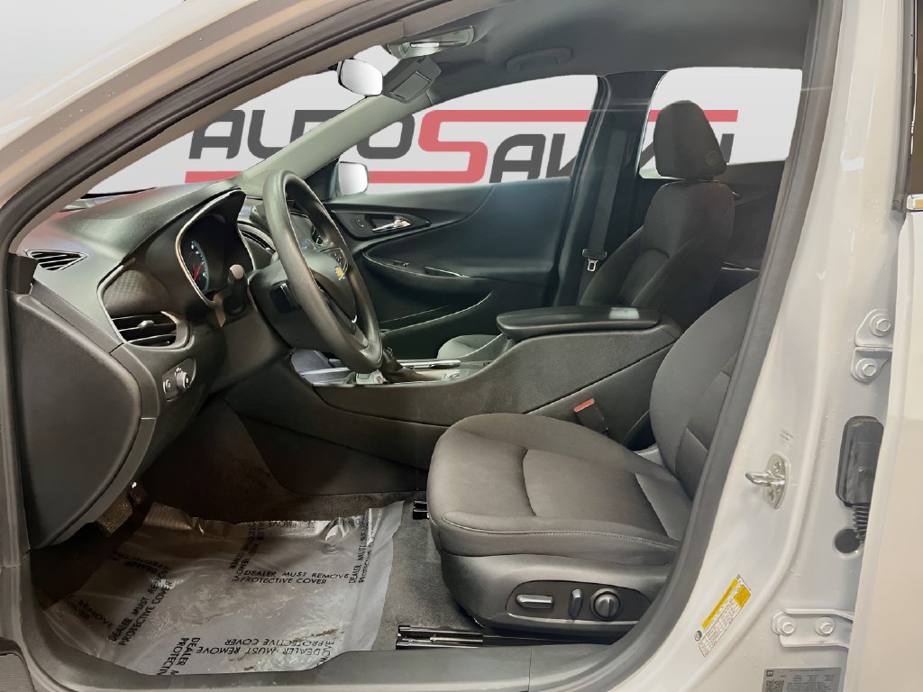 Used 2025 Summit White Chevrolet LT image 21