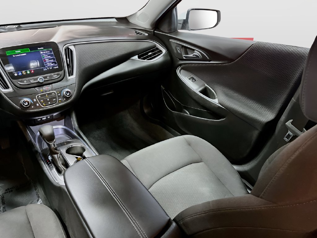 Used 2025 Summit White Chevrolet LT image 23