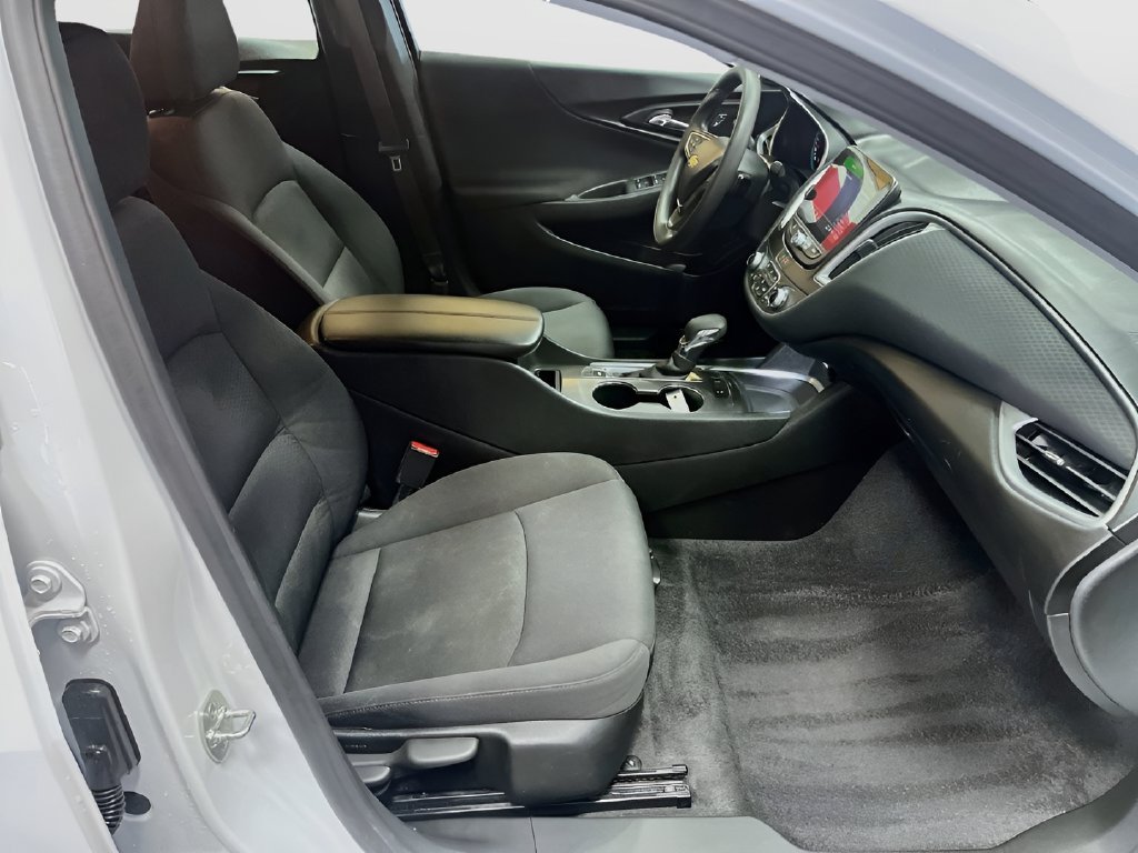Used 2025 Summit White Chevrolet LT image 28