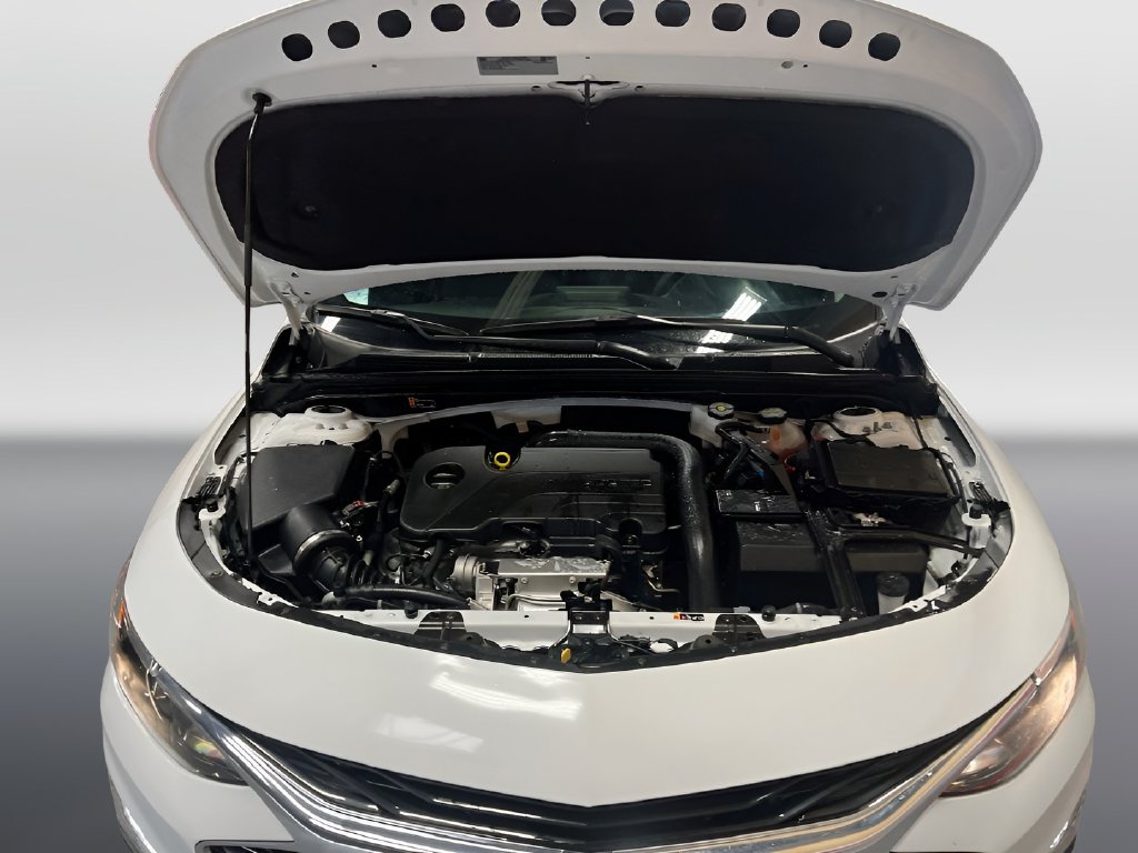 Used 2025 Summit White Chevrolet LT image 30