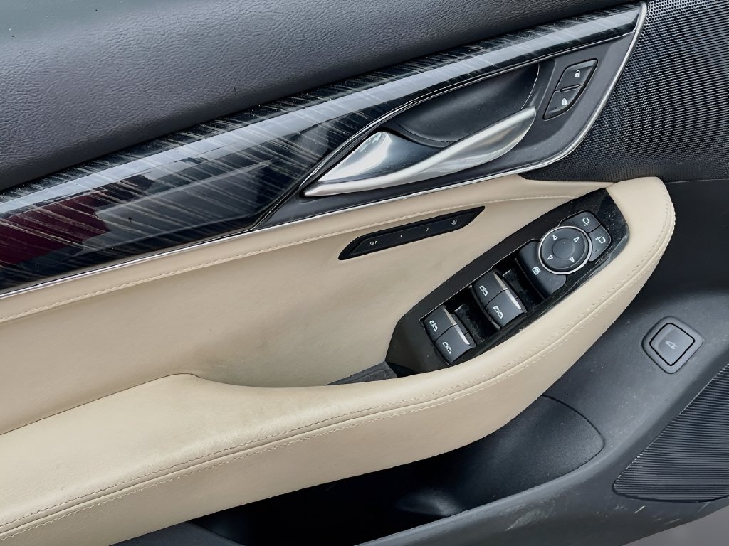 2024 Cadillac CT5 photo 17 of 31