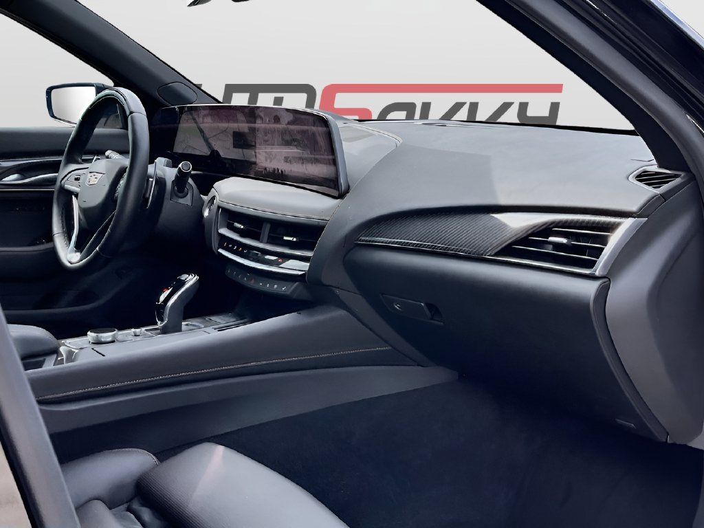 2025 Cadillac CT5 photo 31 of 34