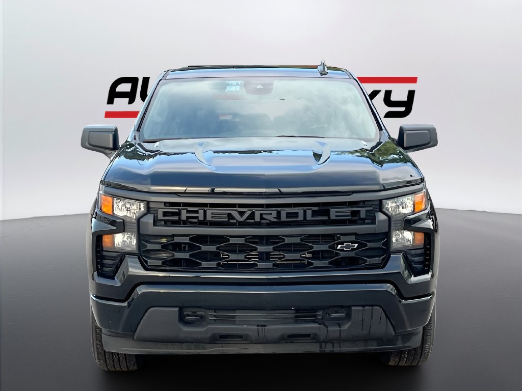 2025 Chevrolet Silverado 1500 photo 2 of 30