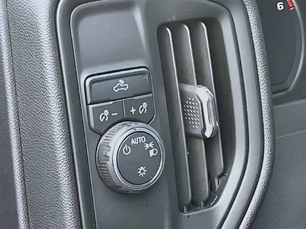2025 Chevrolet Silverado 1500 photo 10 of 30