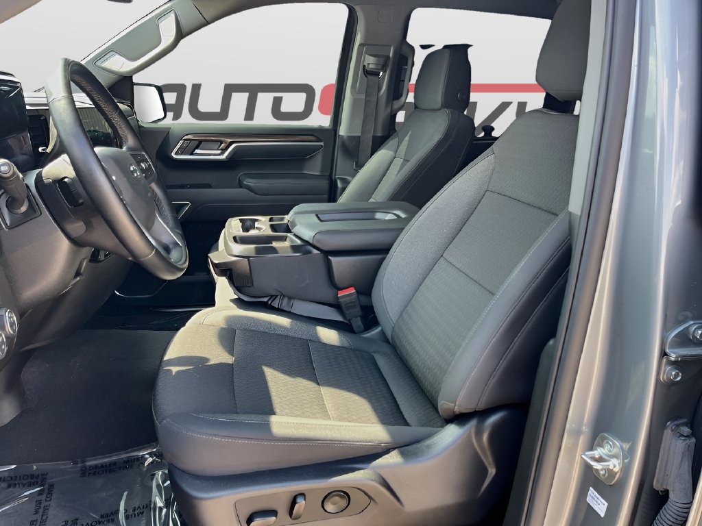 2025 Chevrolet Silverado 1500 photo 21 of 33