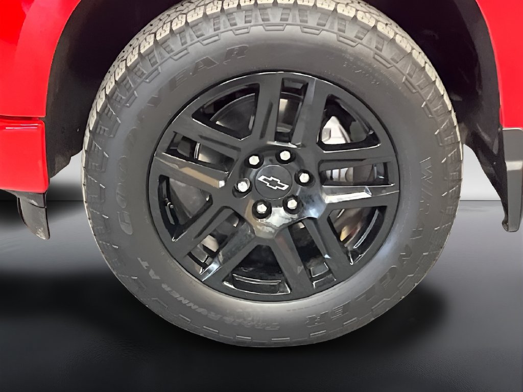 Used 2025 Red Hot Chevrolet Custom image 29