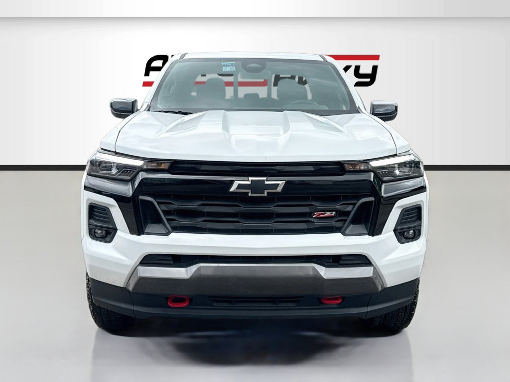 2024 Chevrolet Colorado photo 2 of 33