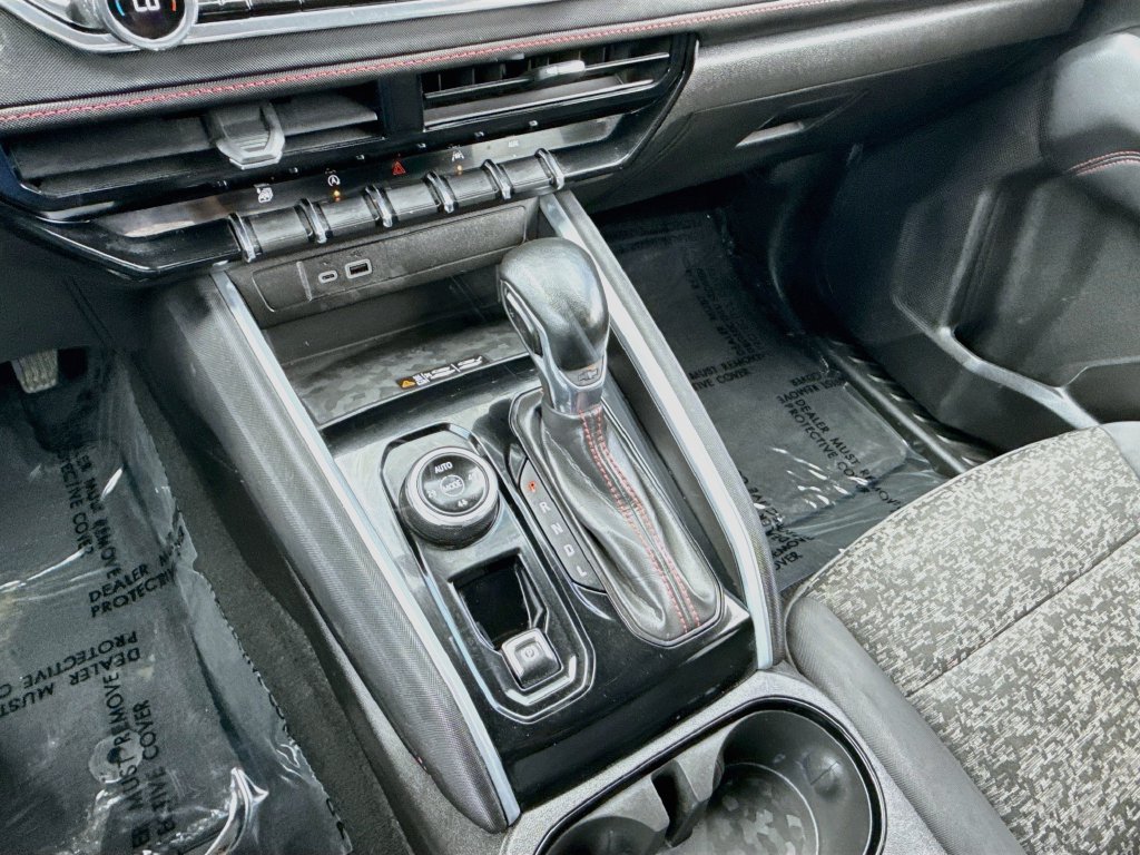 2024 Chevrolet Colorado photo 17 of 33