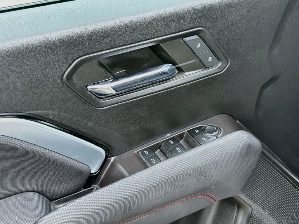 2024 Chevrolet Colorado photo 18 of 33