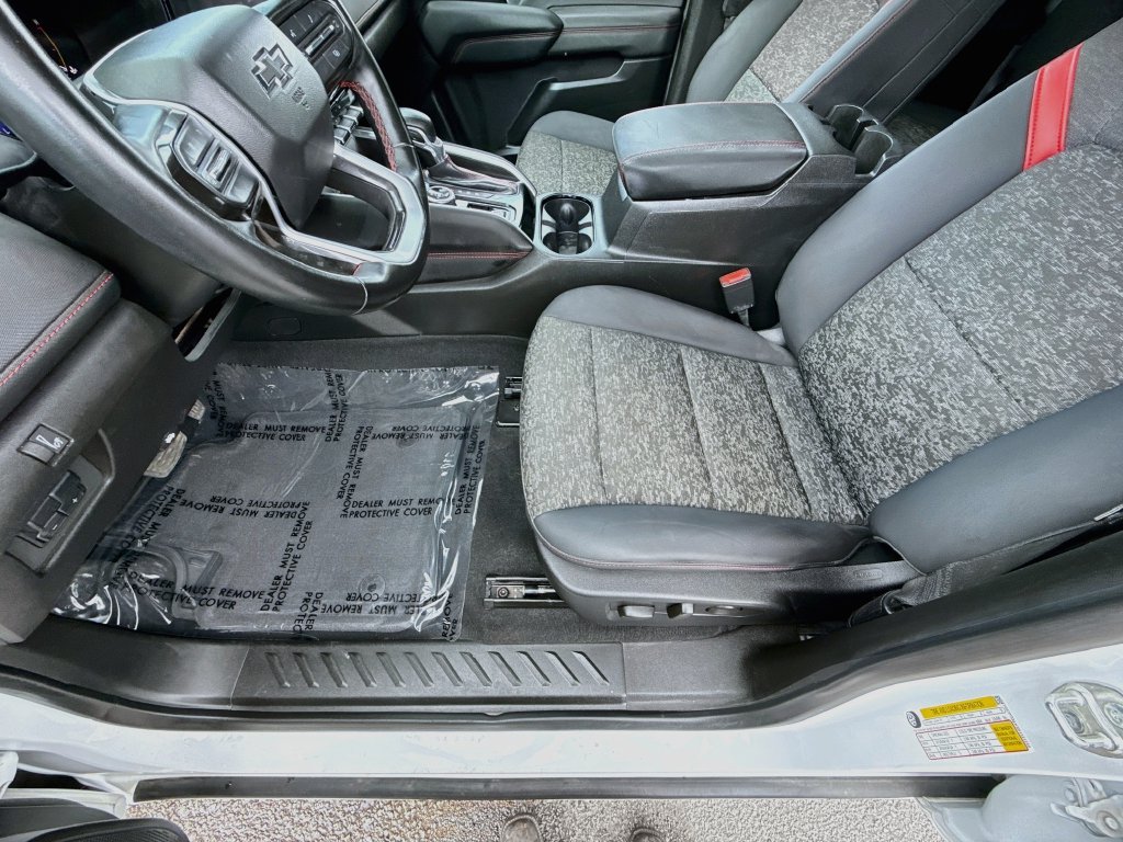 2024 Chevrolet Colorado photo 19 of 33