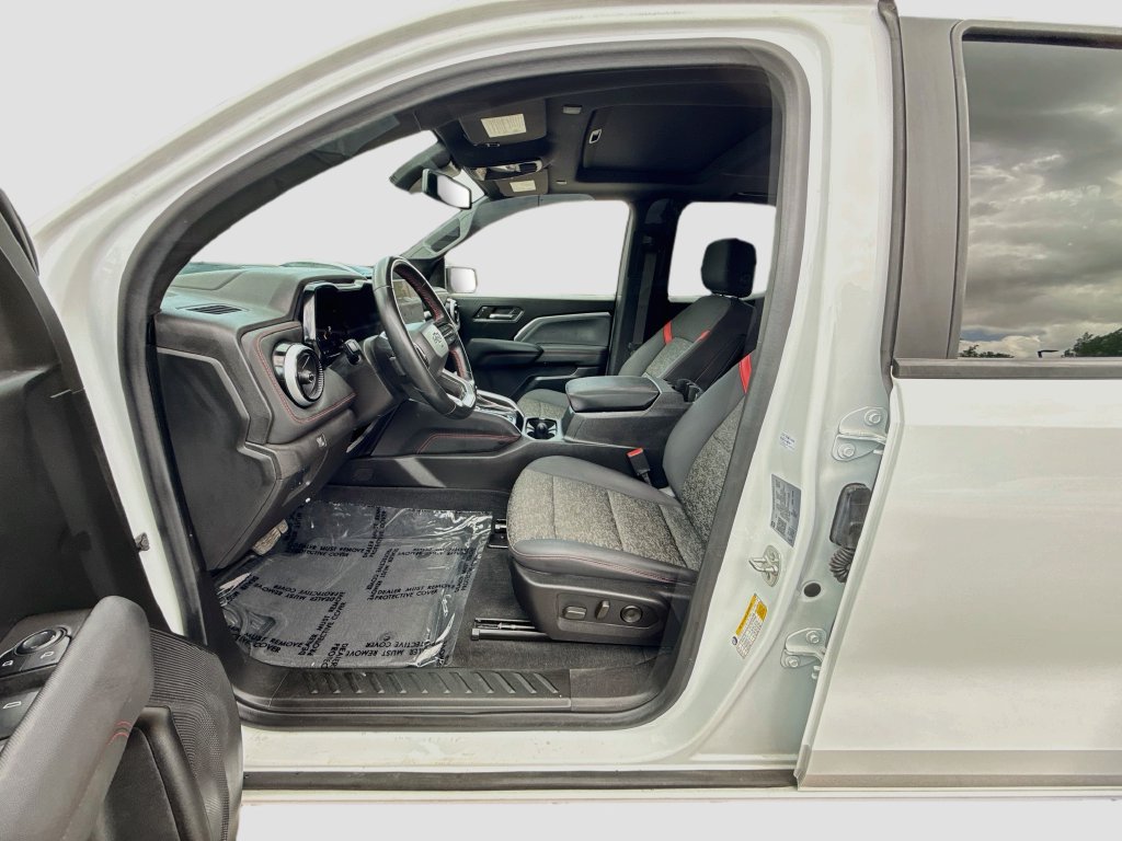 2024 Chevrolet Colorado photo 21 of 33