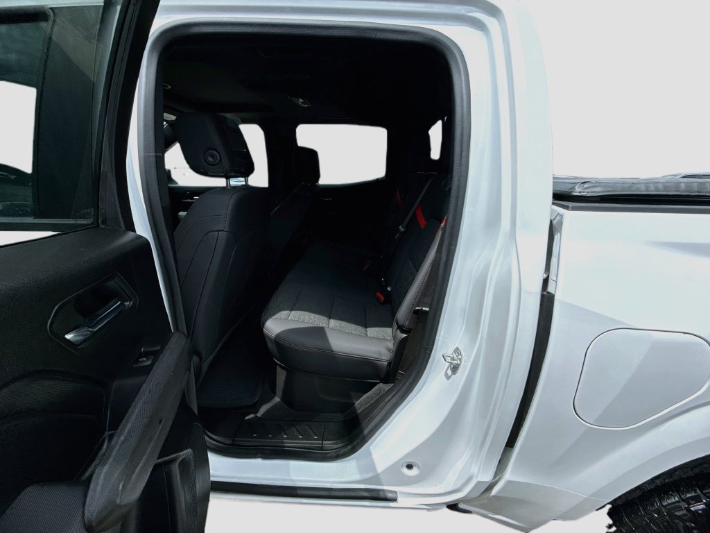 2024 Chevrolet Colorado photo 25 of 33
