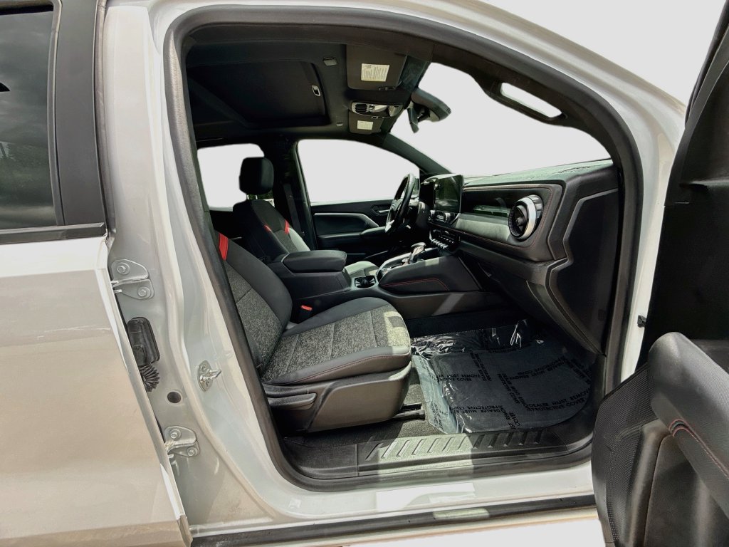 2024 Chevrolet Colorado photo 29 of 33