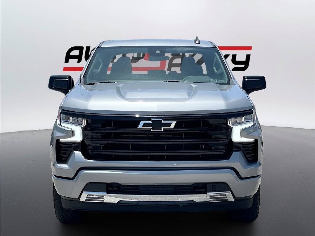 2023 Chevrolet Silverado 1500 photo 2 of 31