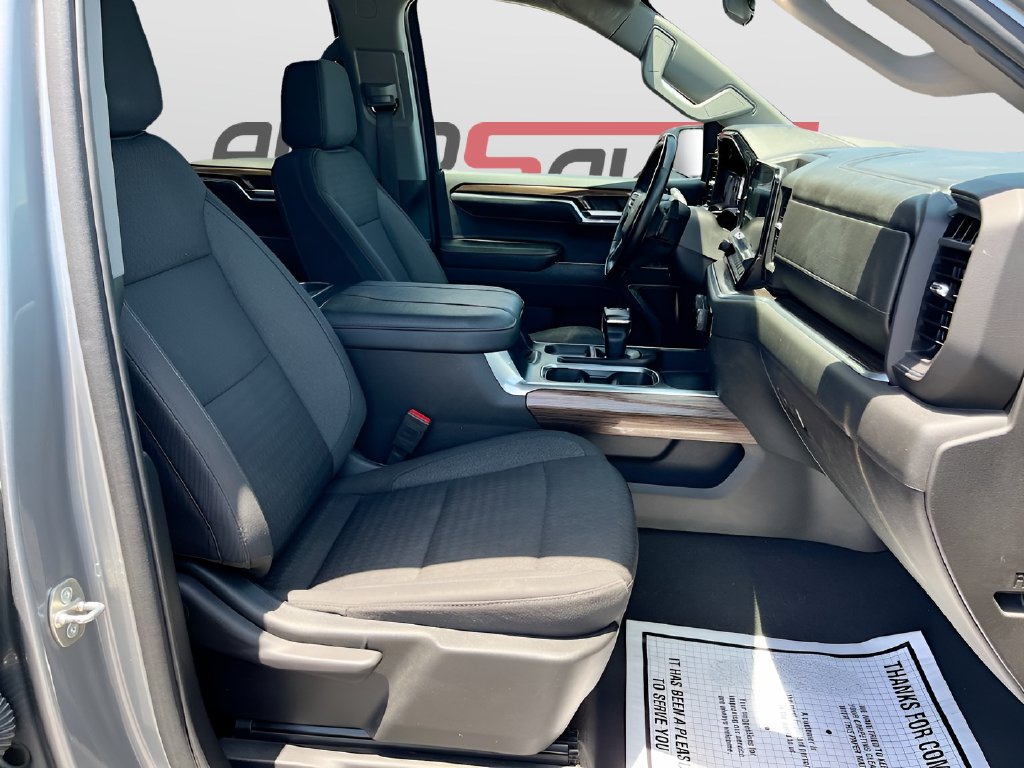 2023 Chevrolet Silverado 1500 photo 27 of 31