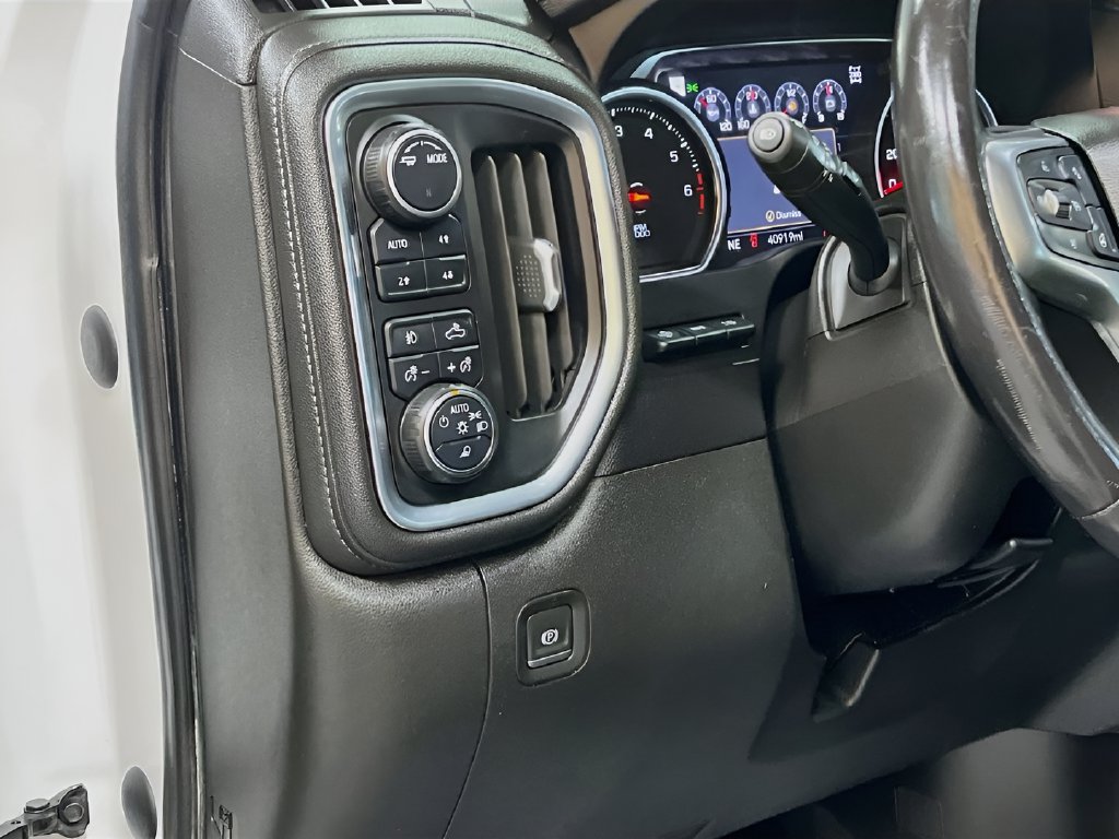 Used 2022 Summit White Chevrolet LTZ image 10