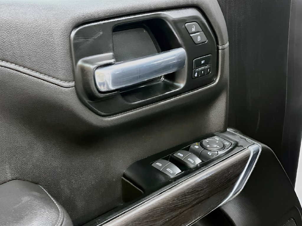 Used 2022 Summit White Chevrolet LTZ image 18