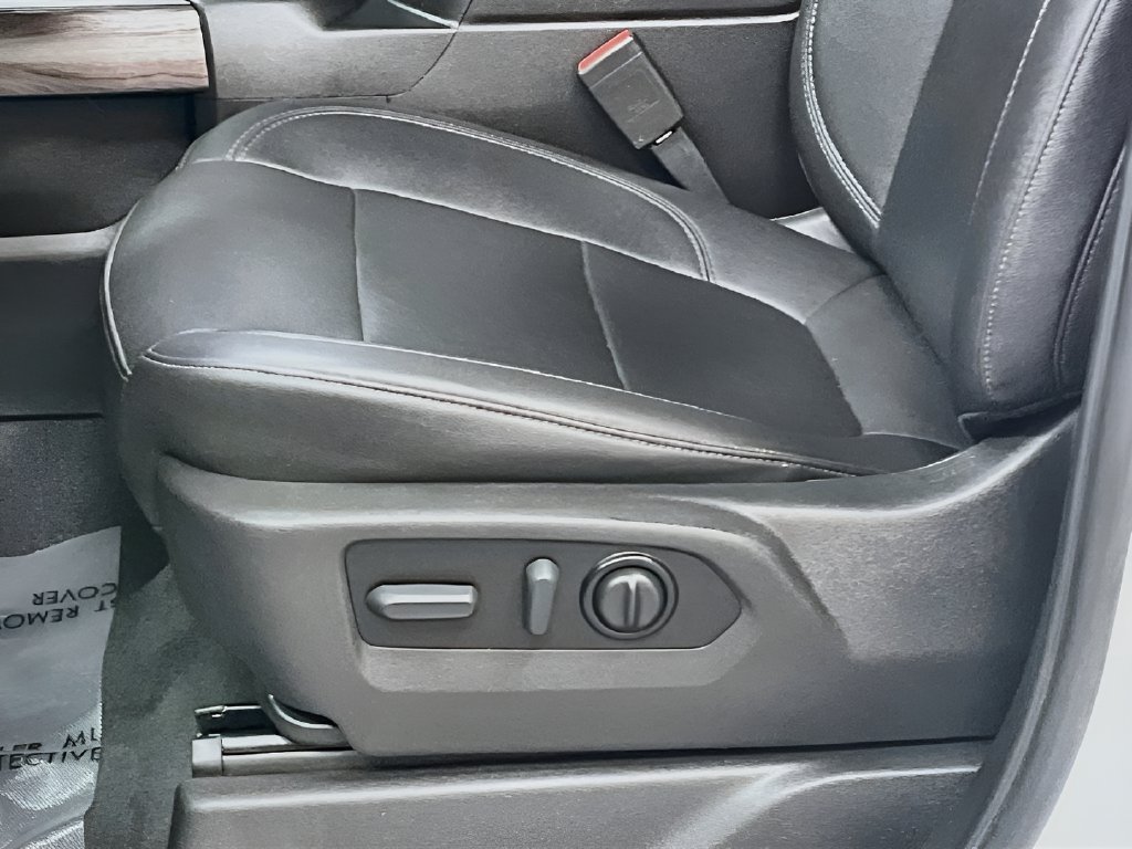 Used 2022 Summit White Chevrolet LTZ image 20